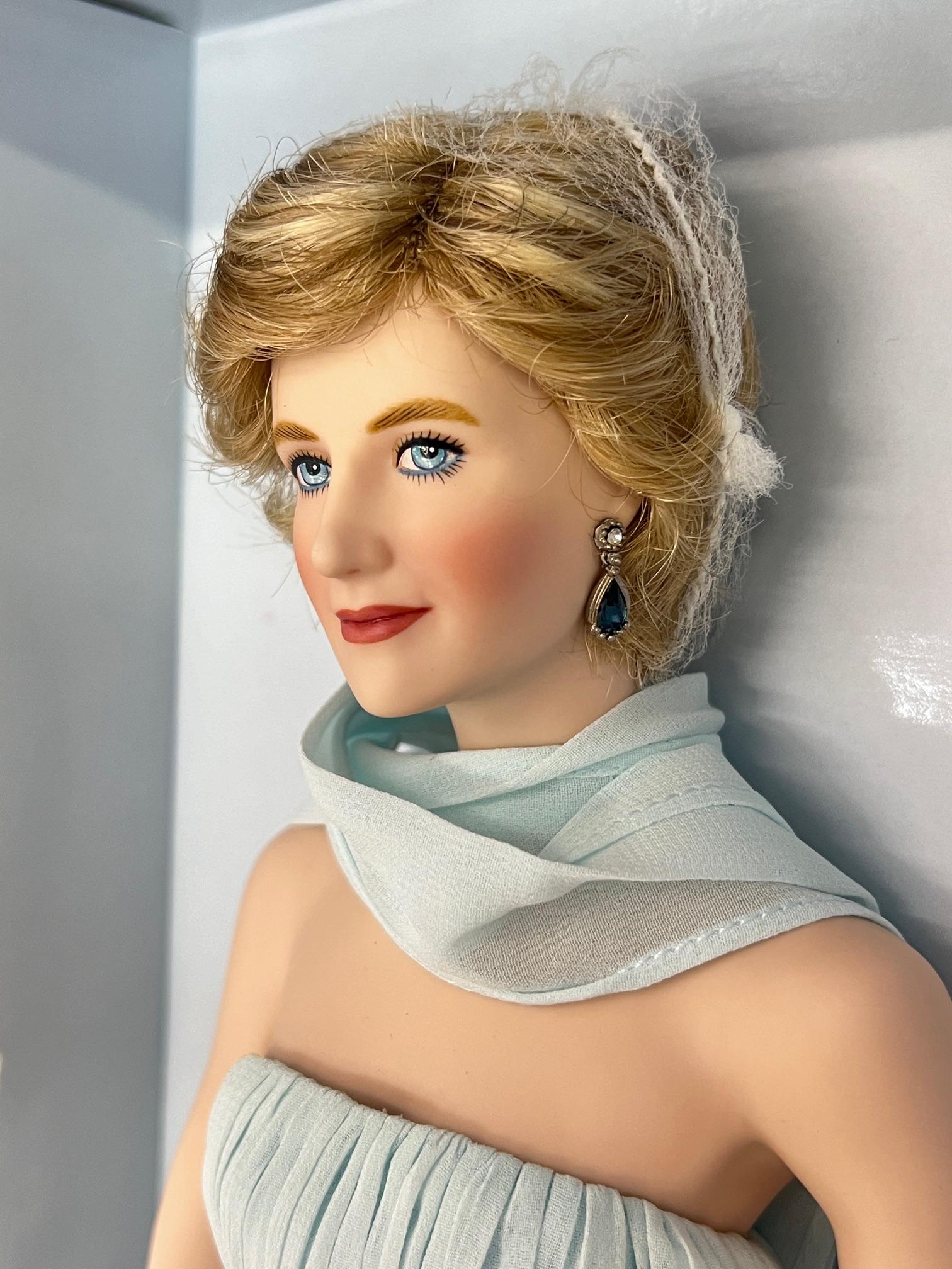 LARGE FRANKLIN MINT "DIANA PRINCESS OF WALES" PORCELAIN PORTRAIT DOLL IN BOX