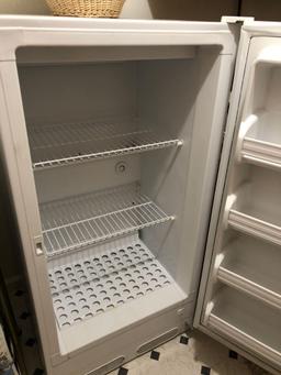 Frigidaire Upright Commercial Frost-less Deep Freeze