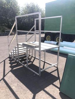 Aluminum Step Ladder w/ Platform