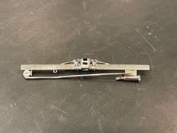 Bar pin w/sapphire, circa 1930.