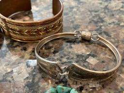 Assortment of bracelets, see photos