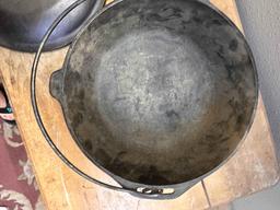 Cast Iron Pot with Lodge Lid