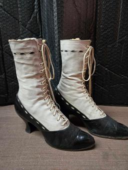 Vintage women's black lace up shoes