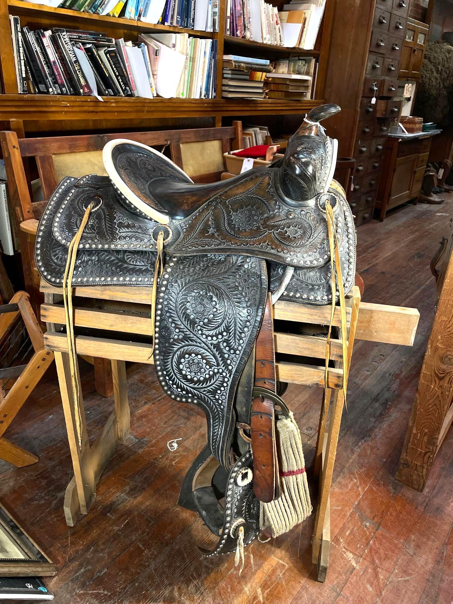 Saddle