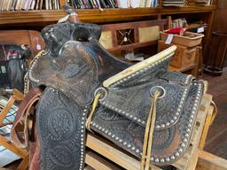 Saddle