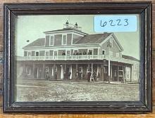 Photo Corvallis Hotel and Stage office. (1880)