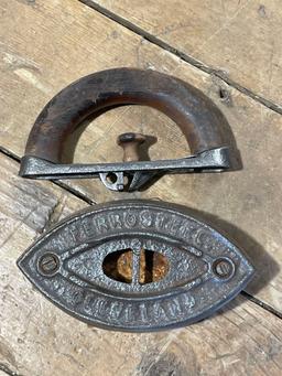 Assortment of (4) sad irons, see photo's