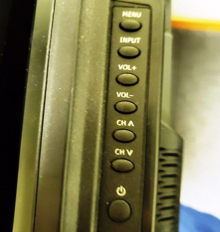 2 TV flatscreens