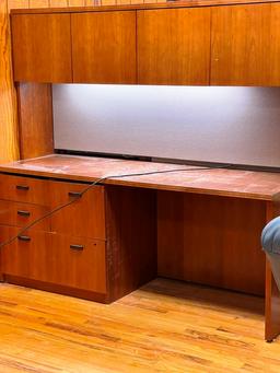 Hon Desk and hutch