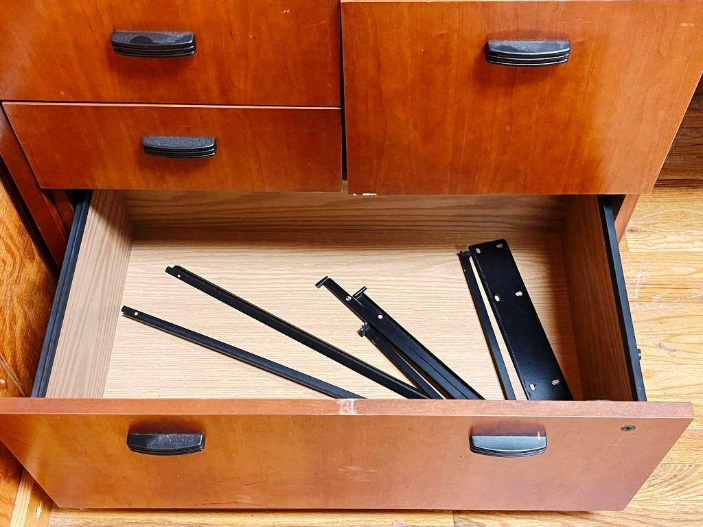 Hon Desk and hutch