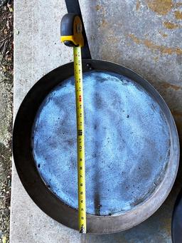 GIANT Fry Pan