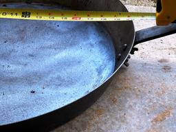 GIANT Fry Pan