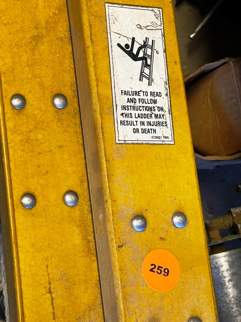 Fiberglass Extension Ladder