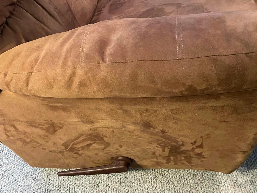 Single Swivel Rocker / Recliner