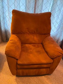 Single Swivel Rocker / Recliner