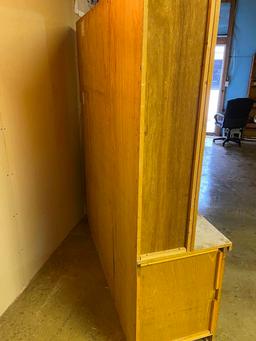 Cabinet with Hutch