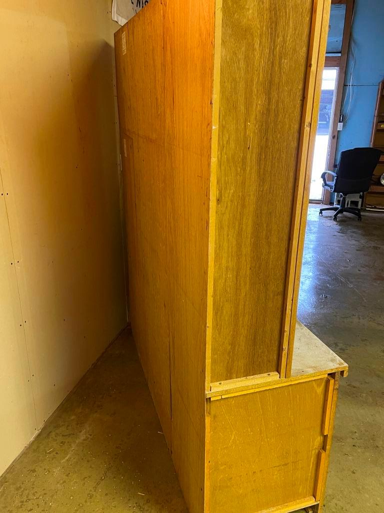 Cabinet with Hutch
