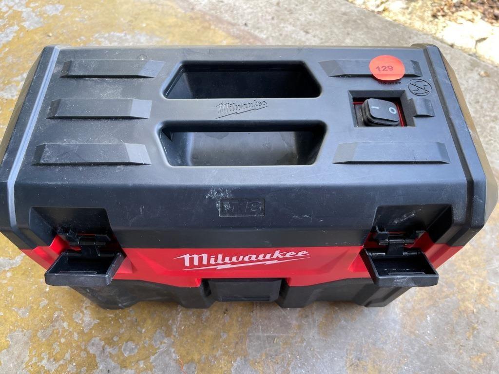 Milwaukee Portable Vacuum