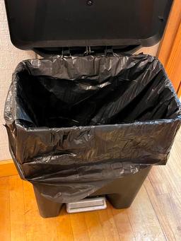 Trash Can with Foot Pedal