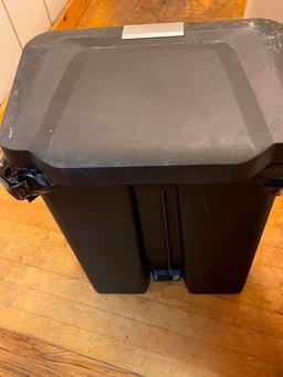 Trash Can with Foot Pedal