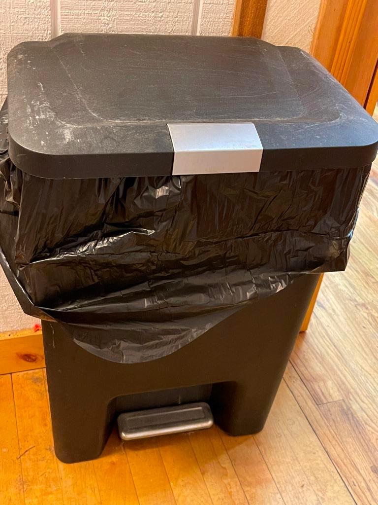 Trash Can with Foot Pedal