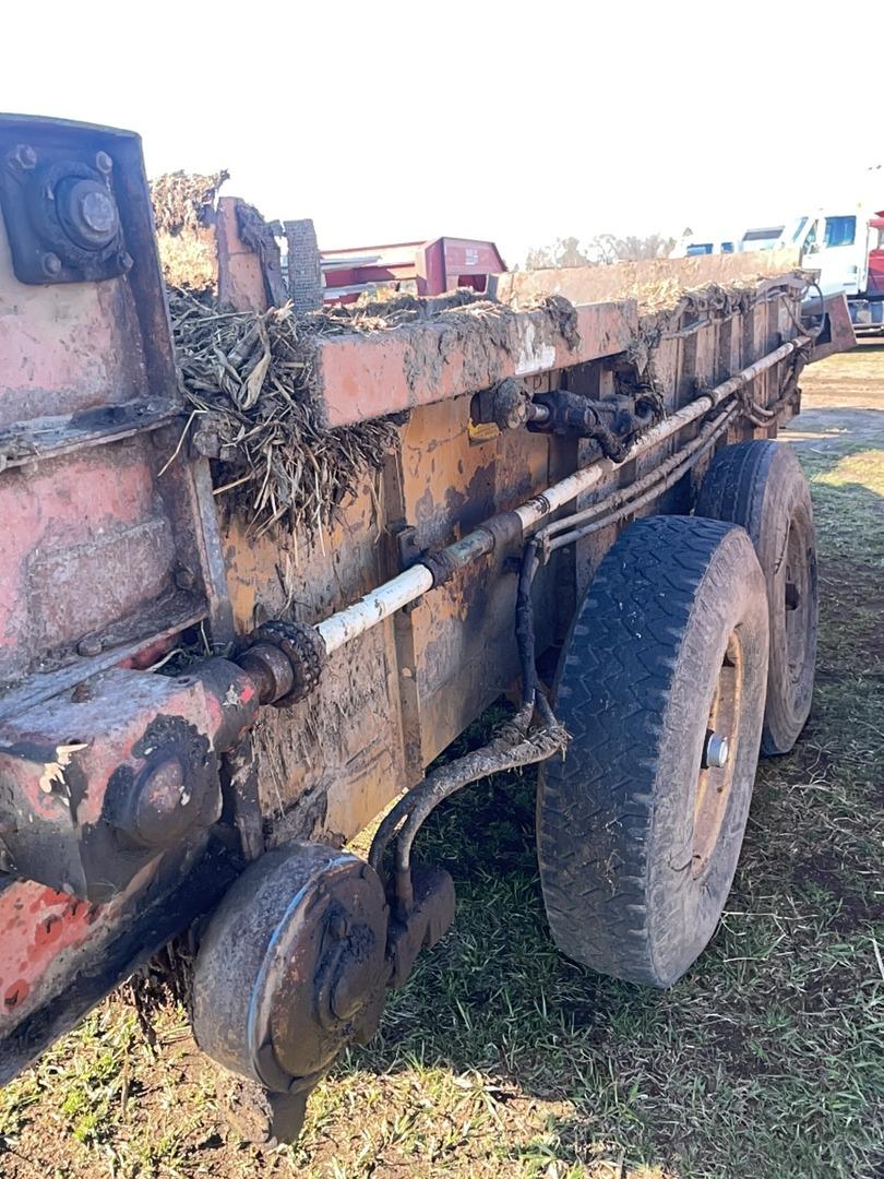 410 Knight Manure Spreader