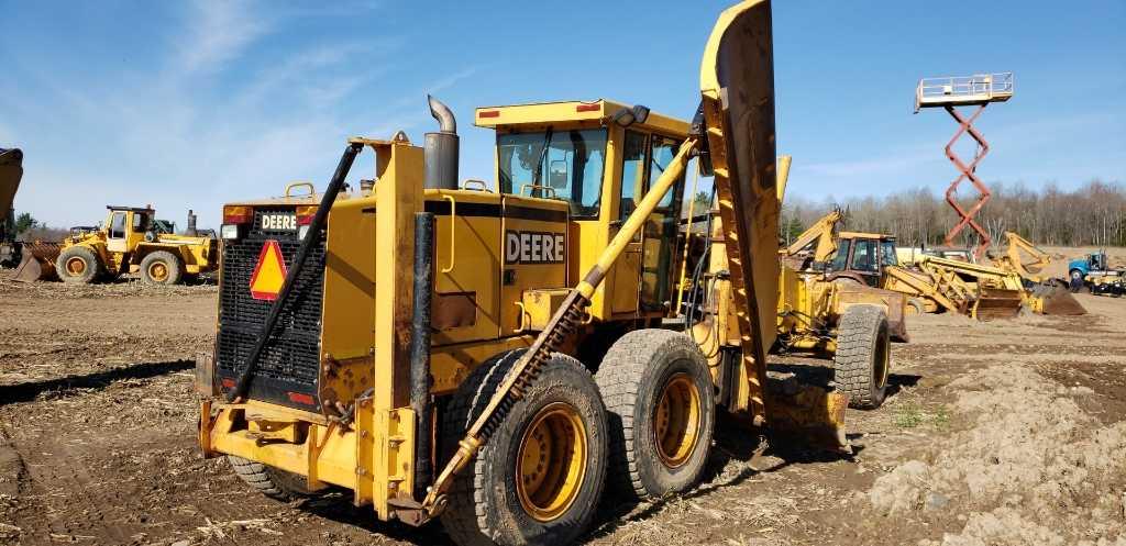 2001 John Deere 772ch Grader