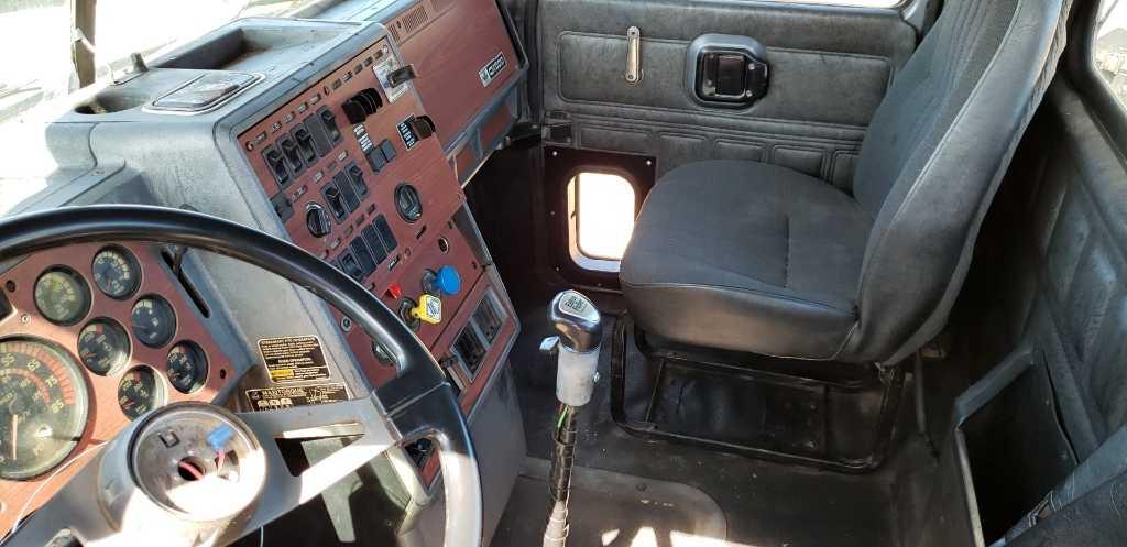 1999 Mack Ch 613 Cab Chassis Semi