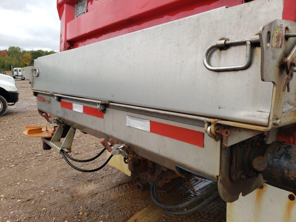 2003 Peterbilt 330
