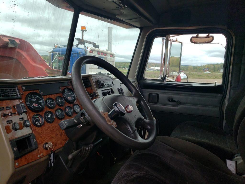 2003 Peterbilt 330