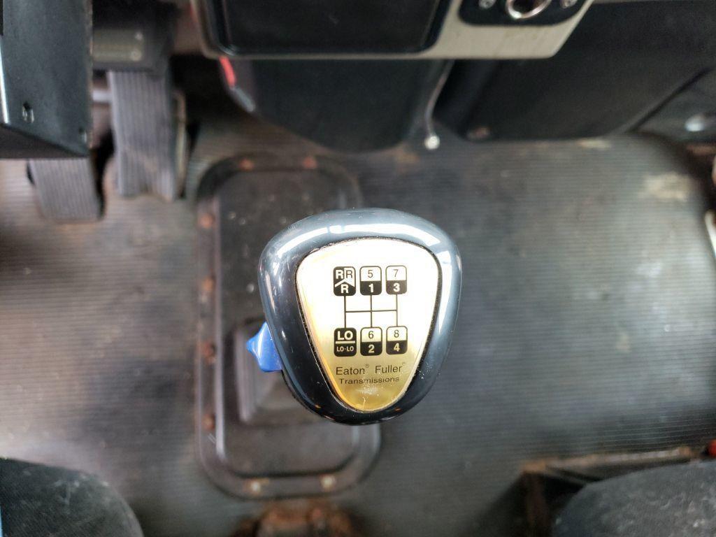 2003 Peterbilt 330