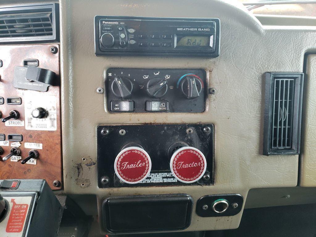 2003 Peterbilt 330