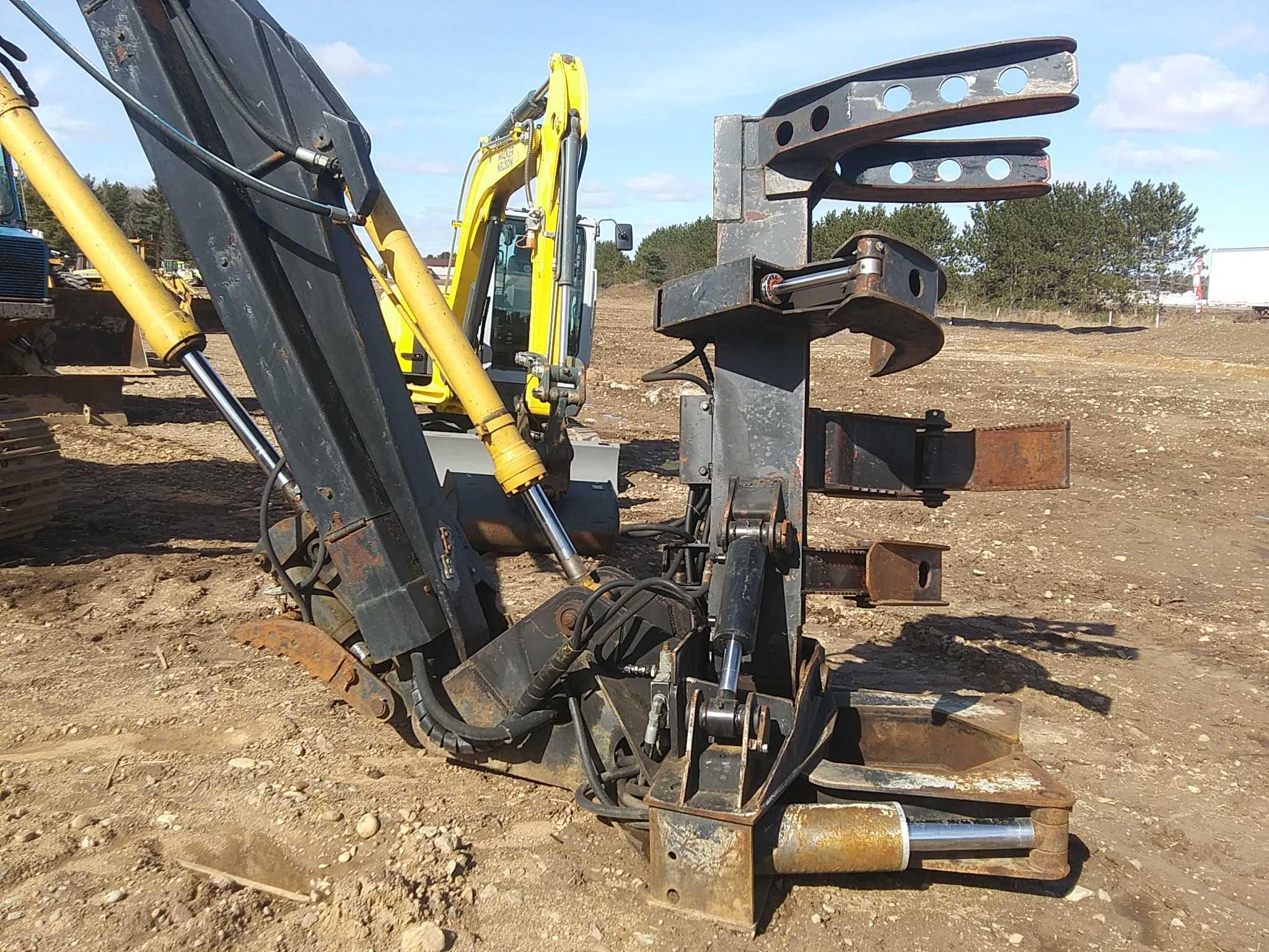 Mdi/yutani Md140b Excavator