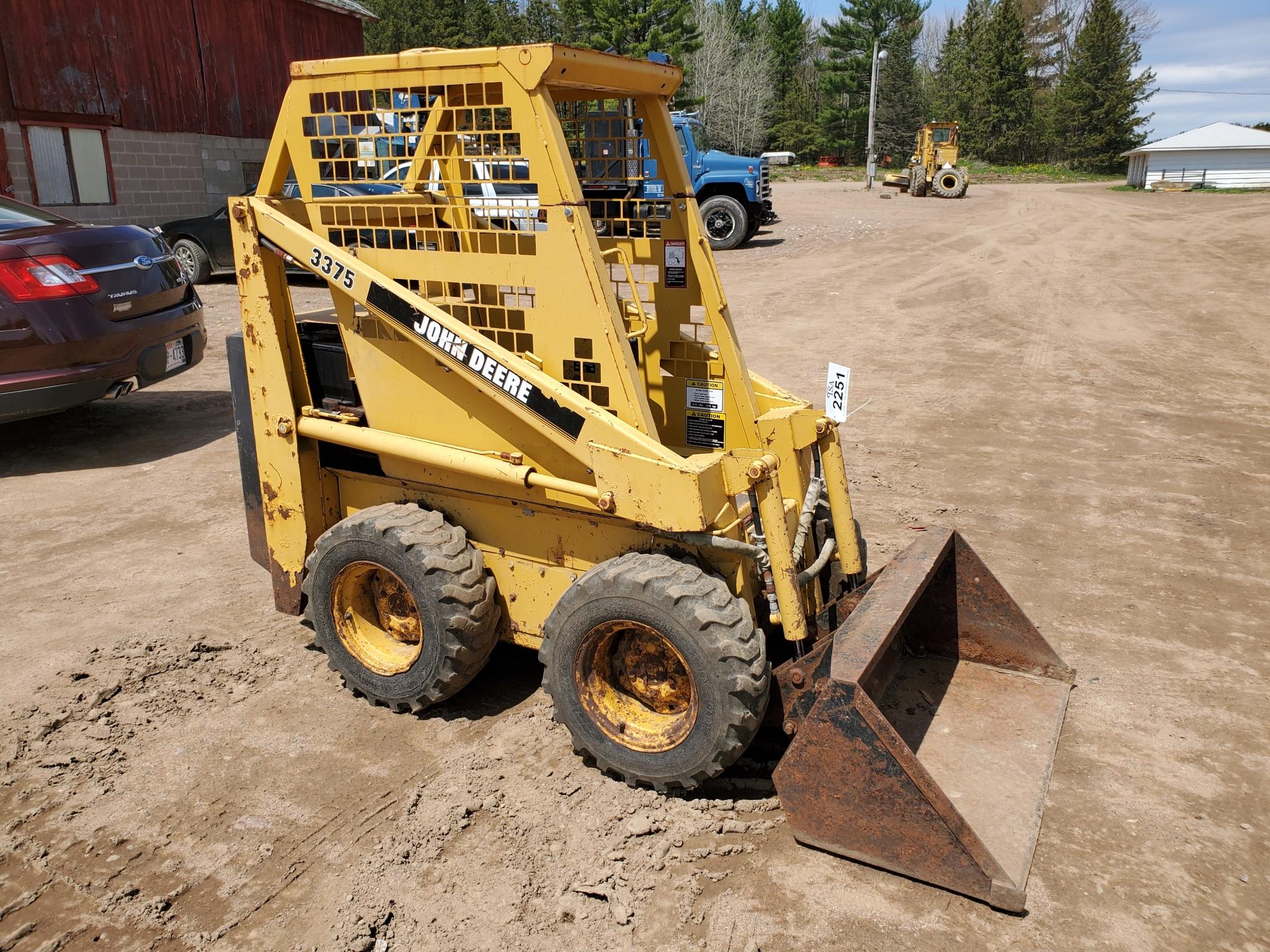 Deere 3375 Mini Skid Steer