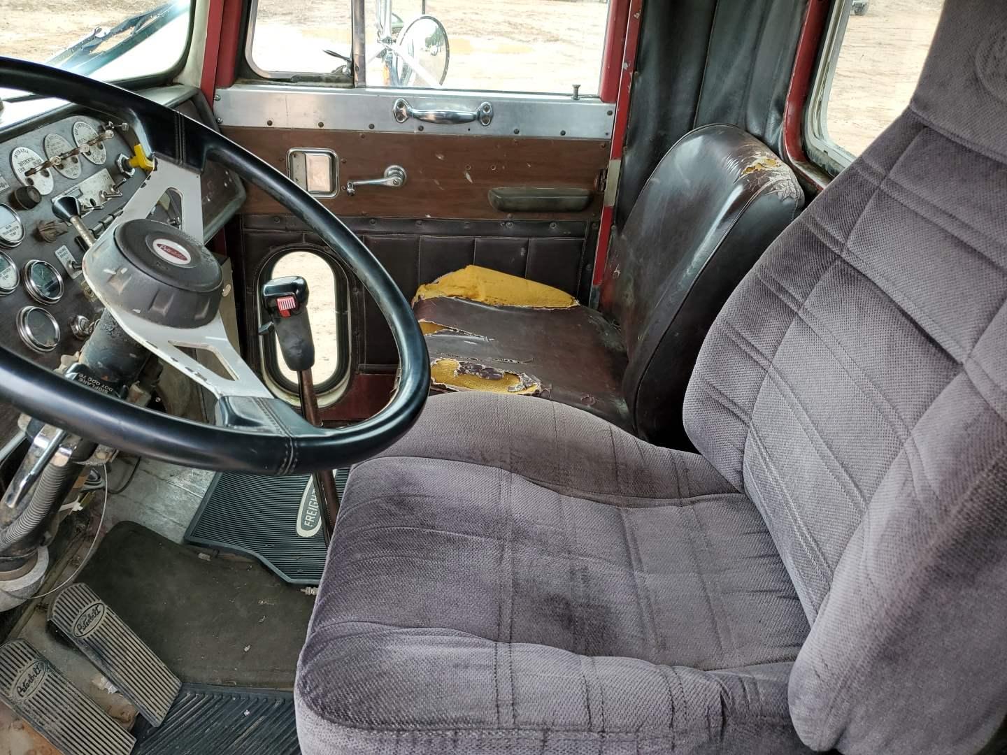 1977 Peterbilt 359 Day Cab Semi