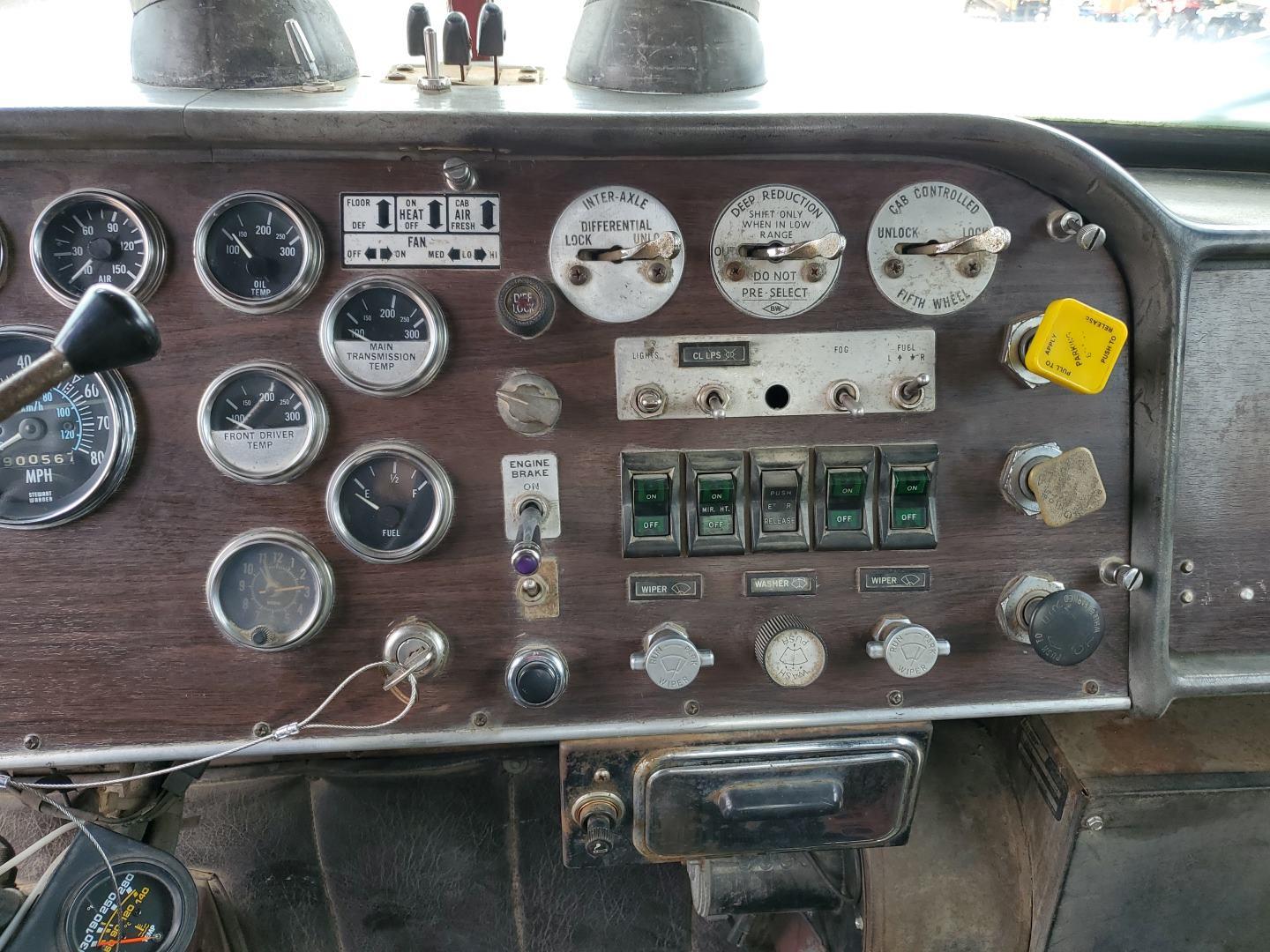 1977 Peterbilt 359 Day Cab Semi