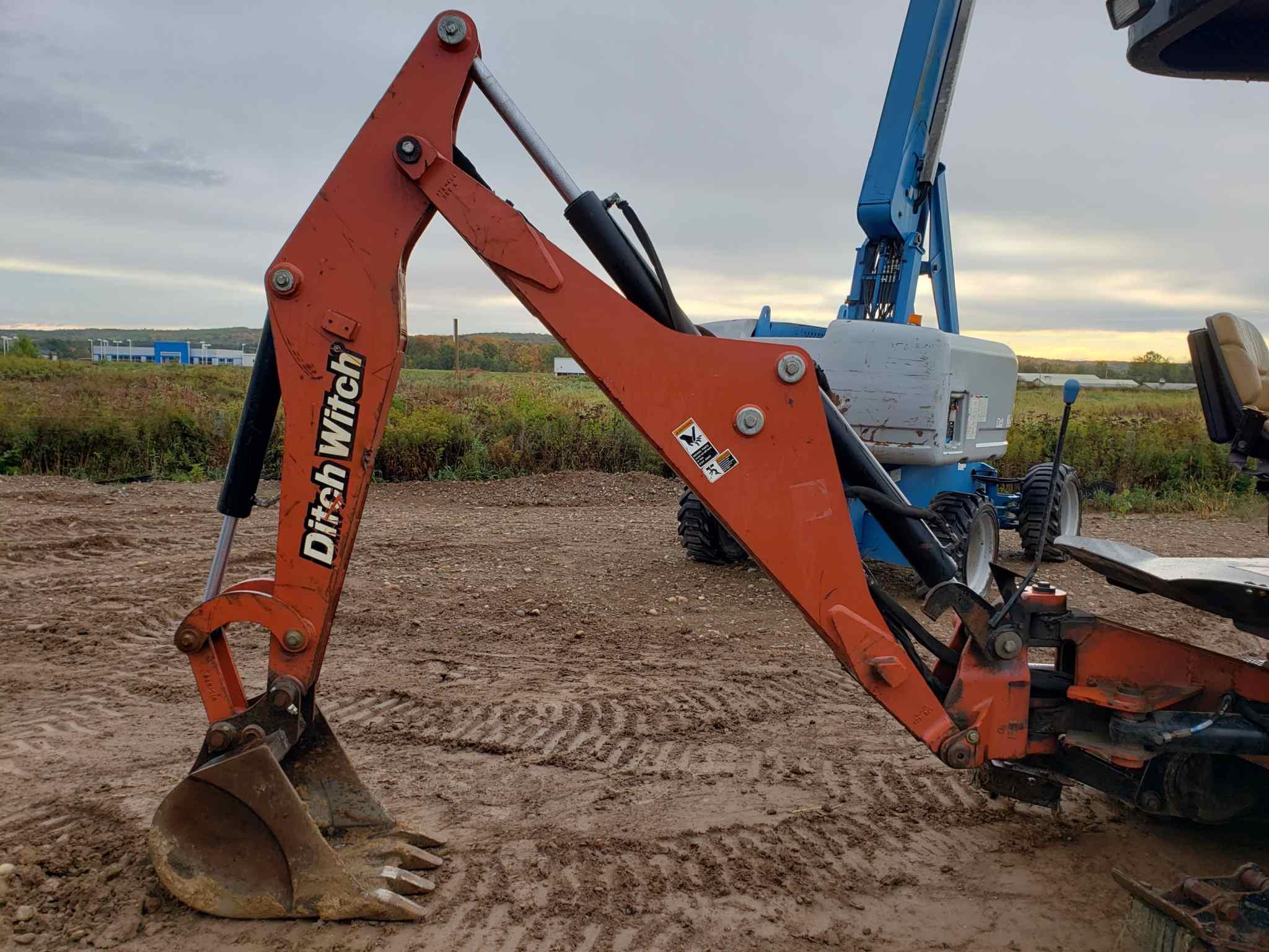 2012 Ditch Witch Xt1600 Excavator/ Tool Carrier
