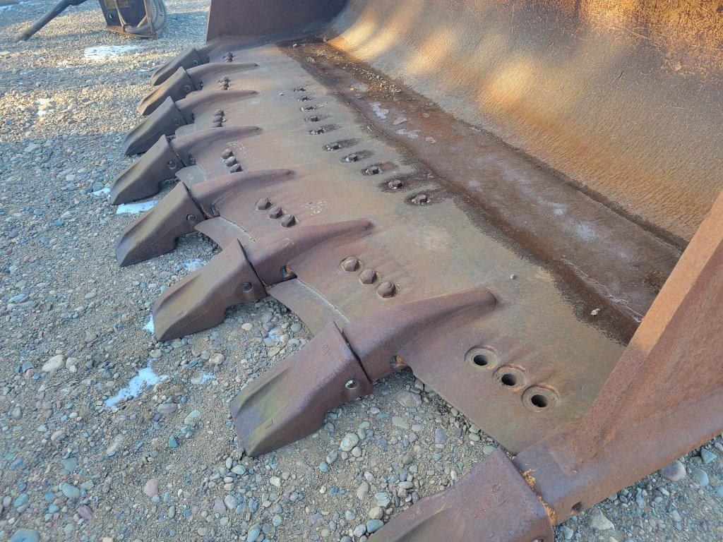 988g Spade Nose Bucket W/teeth