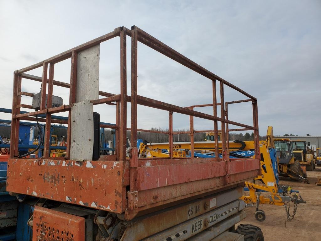 Skyjack 7027 Scissors Lift