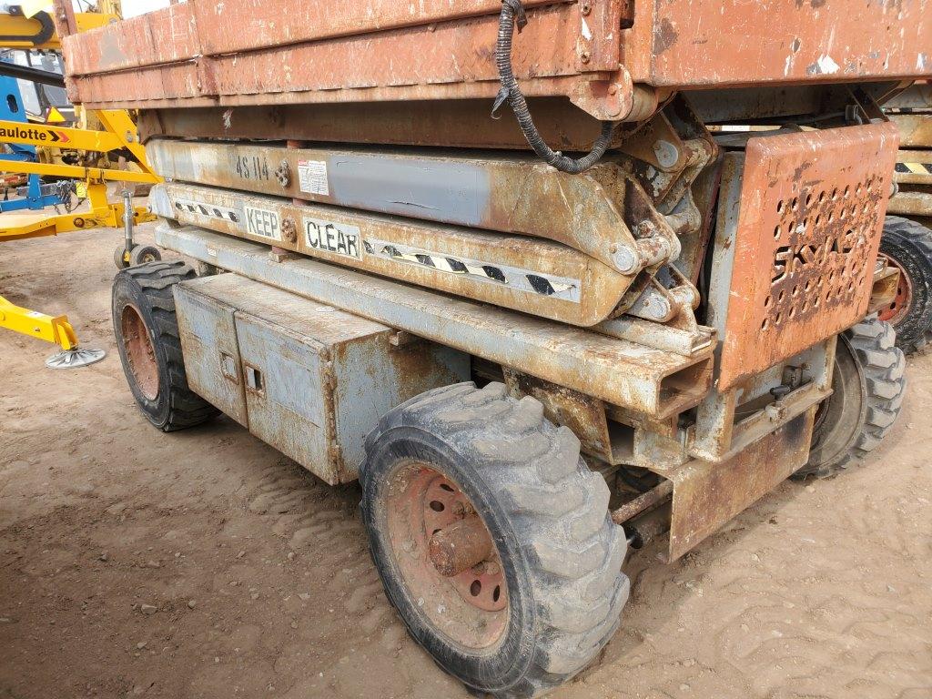 Skyjack 7027 Scissors Lift