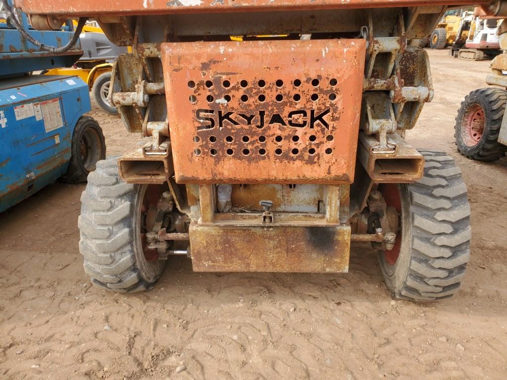 Skyjack 7027 Scissors Lift