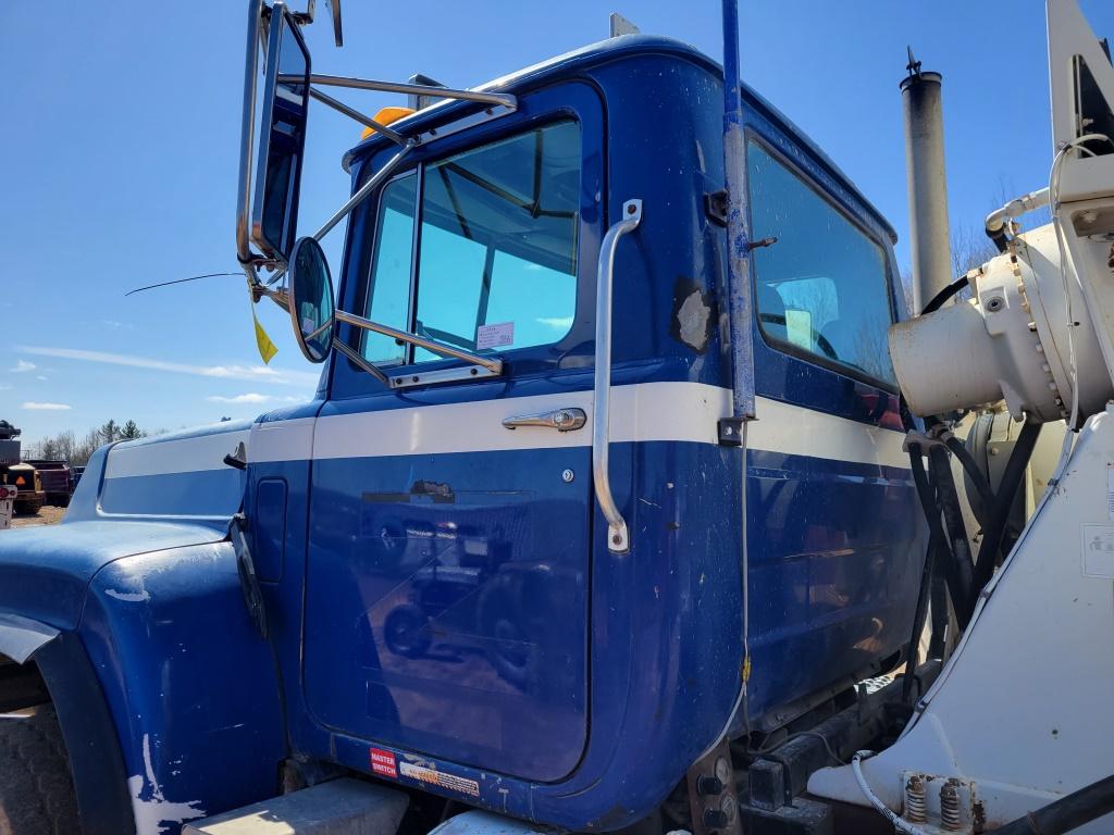 2001 Mack Rb688s Mixer Truck