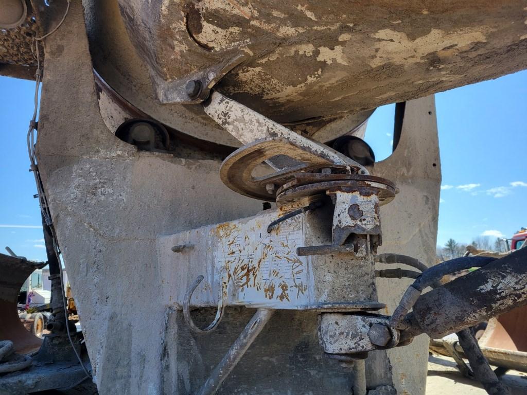 2001 Mack Rb688s Mixer Truck