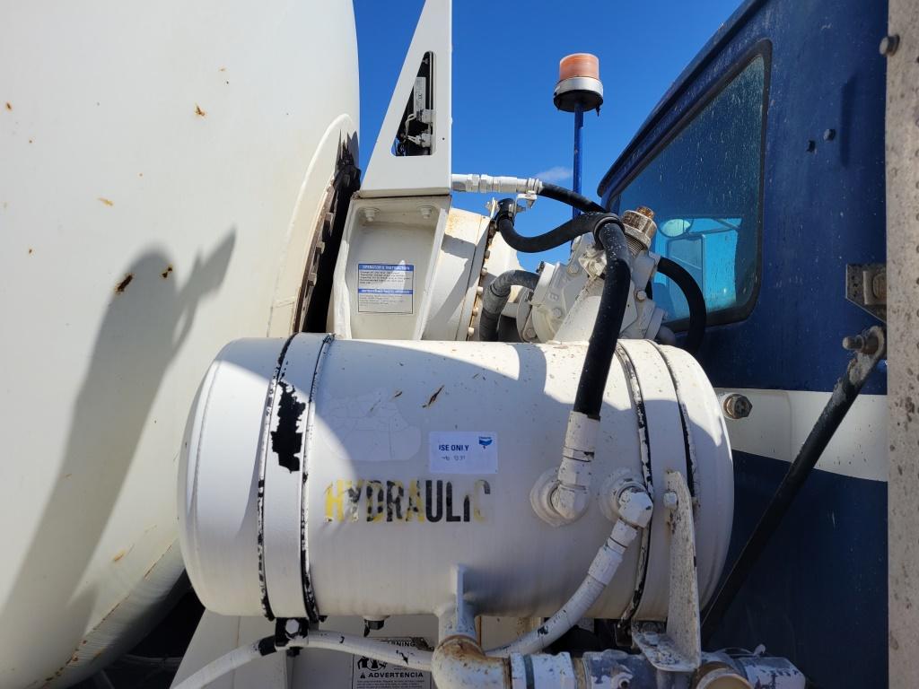 2001 Mack Rb688s Mixer Truck