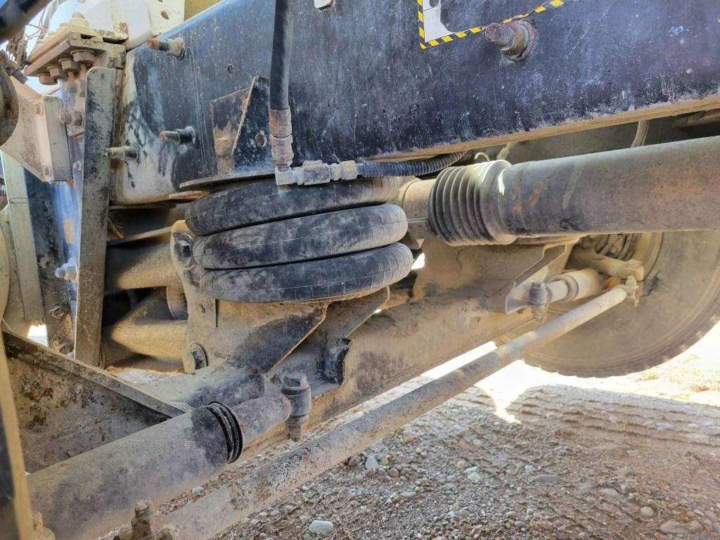 2001 Mack Rb688s Mixer Truck