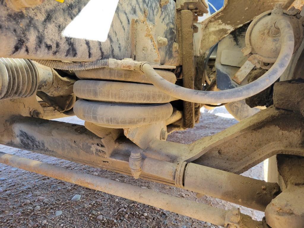 2001 Mack Rb688s Mixer Truck