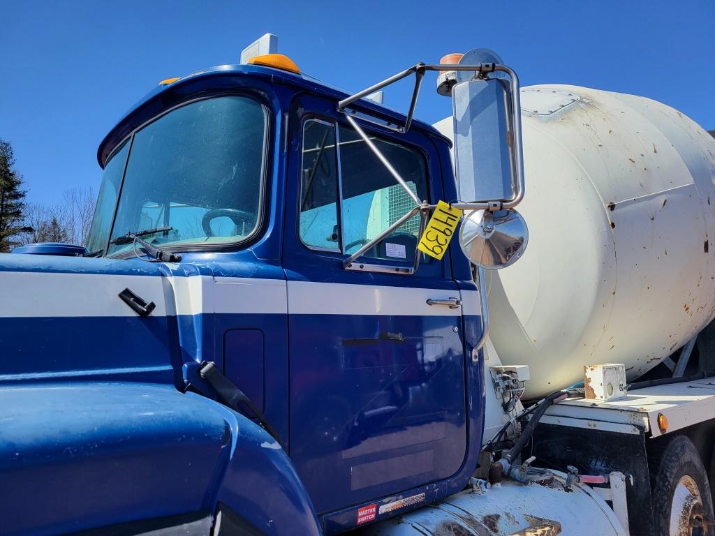 2001 Mack Rb688s Mixer Truck