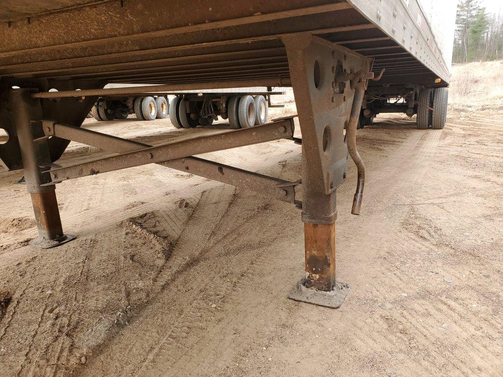 2010 Utility 4000 D-x Semi Trailer