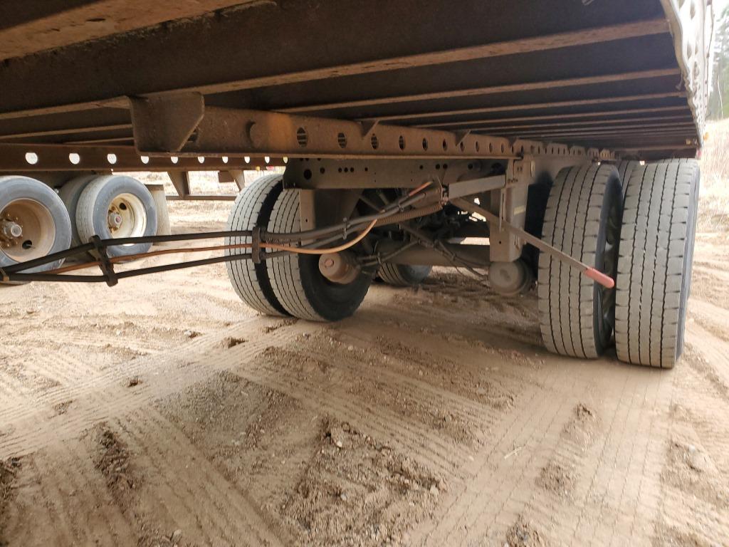 2010 Utility 4000 D-x Semi Trailer