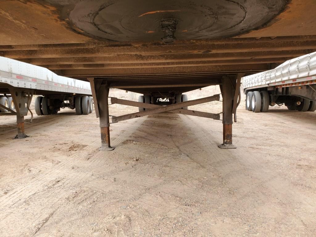 2010 Utility 4000 D-x Semi Trailer